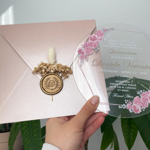 Quinceañera invitation, Pink floral acrylic Quinceañera invitation. UV printing, Rose pearl envelope, Gold wax seal and dried flowers.
