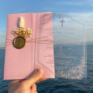 First holy communion. Acrylic baptism invitation. Rose gold foil printing. Pink pearlescent half envelope. Wax seal and dried flowers.